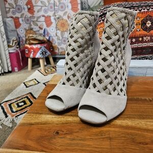 Kristen cavallari Chinese laundry heel ankle chunky heel bootie size 6.5 ,37